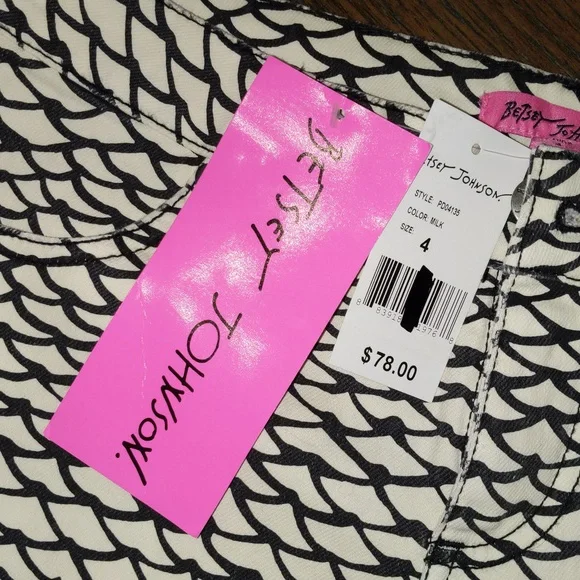 NWT Betsey Johnson shorts - Picture 2 of 5